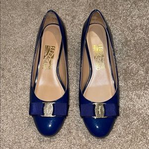 Salvatore Ferragamo Vara Blue Patent Bow Pump sz 7